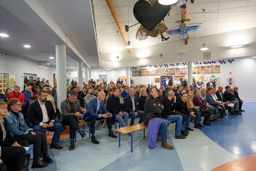 Spotkanie prezydenta Jacka Sutryka z mieszkańcami osiedla Opor&oacute;w