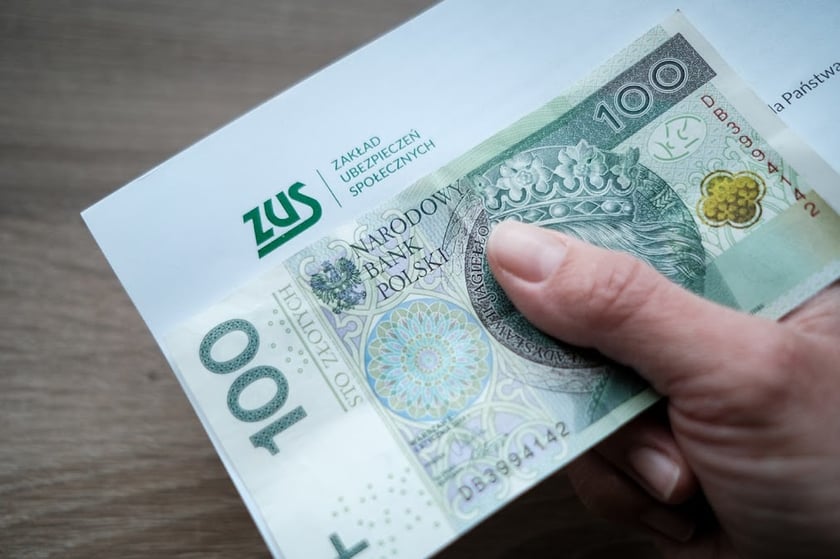 Kiedy złożyć wniosek o rentę wdowią
Wnioski można składać od 1 stycznia do 31 lipca 2025 r., więc termin jest długi i nie trzeba się śpieszyć. Jeżeli ktoś złoży wniosek w tym terminie, może otrzymać rentę wdowią od 1 lipca 2025 r.
Jeżeli natomiast wniosek wpłynie do nas po 31 lipca 2025 r., to świadczenie wypłacimy od momentu spełnienia warunk&oacute;w, najwcześniej od miesiąca, w kt&oacute;rym wpłynął wniosek.