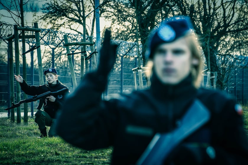 Uczniowie  Europejskiego Liceum Służb Mundurowych we Wrocławiu na ćwiczeniach z żołnierzami 10. Wrocławskiej Brygady Łączności