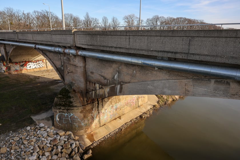 Stare mosty Chrobrego we Wrocławiu w styczniu 2025 roku