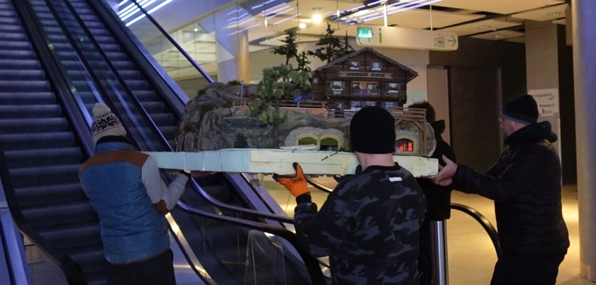 "Kolejkowo" - przenoszenie pierwszych makiet do Sky Tower&nbsp;