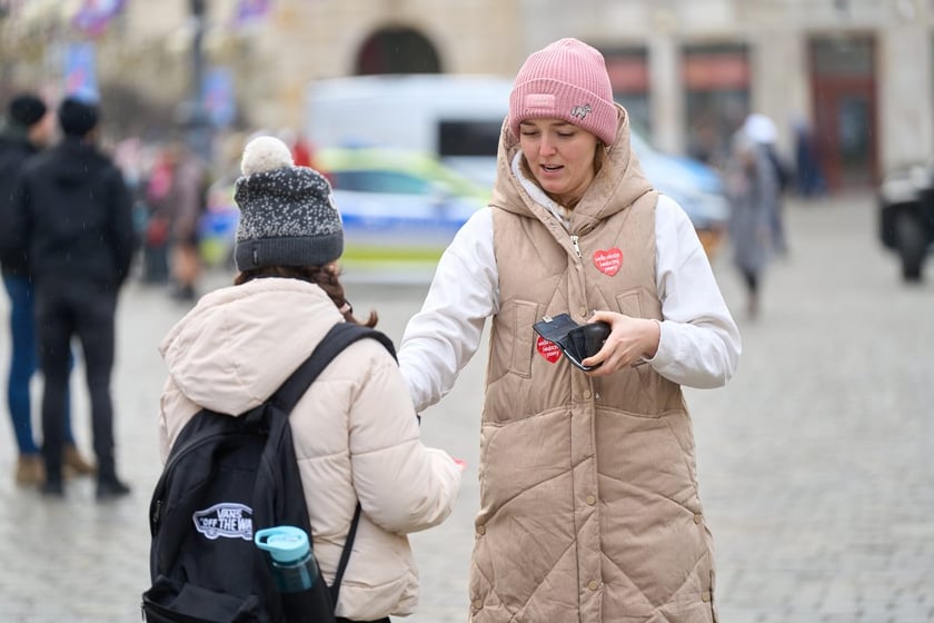 Wolontariusze podczas 33. finału WOŚP we Wrocławiu