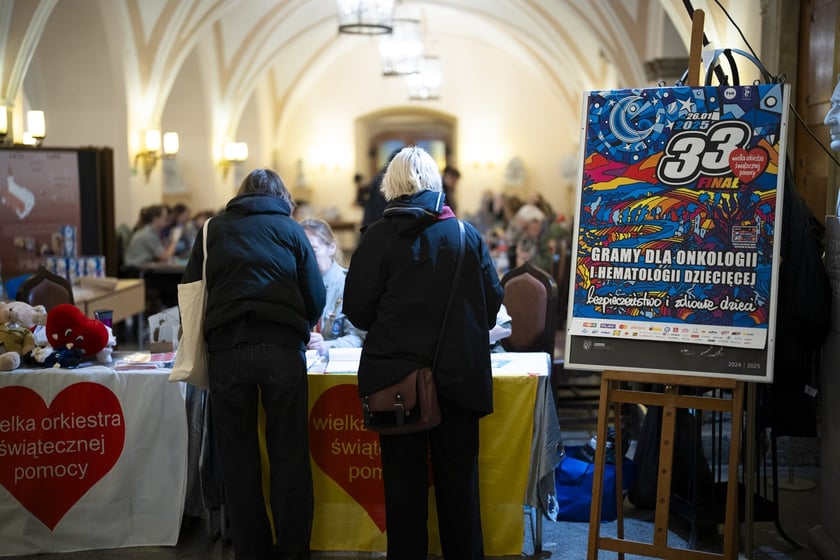 Liczenie pieniędzy w sztabach WOŚP we Wrocławiu