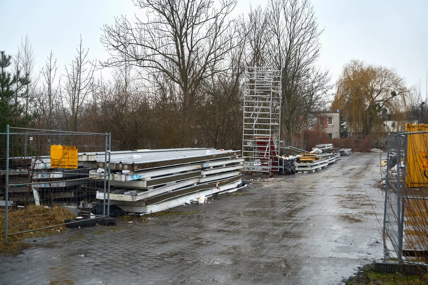 Rozbiórka dawnego marketu przy ul. Średzkiej w Leśnicy