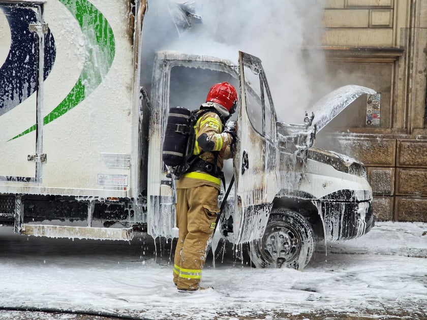Pożar samochodu dostawczego na ul. Gepperta we Wrocławiu