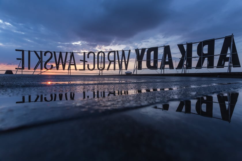 &ndash; Pięknie było widać stamtąd zach&oacute;d słońca, pociągi i cały dworzec gł&oacute;wny, a dookoła czuć było zapach popcornu karmelowego - wspomina czytelniczka wroclaw.pl.