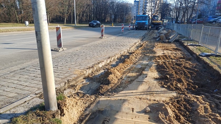 ZDiUM rozpoczął remont sześciu zatok autobusowych wraz z peronami przy ul. Kozanowskiej