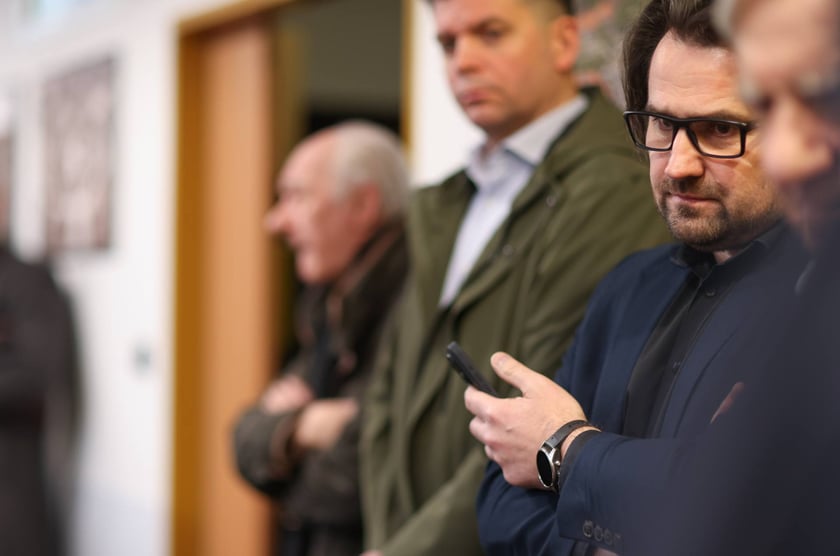 Spotkanie mieszkańc&oacute;w i RO Powstańc&oacute;w Śląskich z przedstawicielami miasta. Z prawej Jarosław Perduta, dyrektor Departamentu Kultury i Sportu UMW