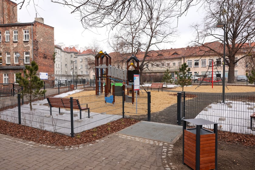 Wyremontowane podw&oacute;rko w kwartale&nbsp;Jaracza &ndash; Orzeszkowej &ndash; Wyszyńskiego - Nowowiejska