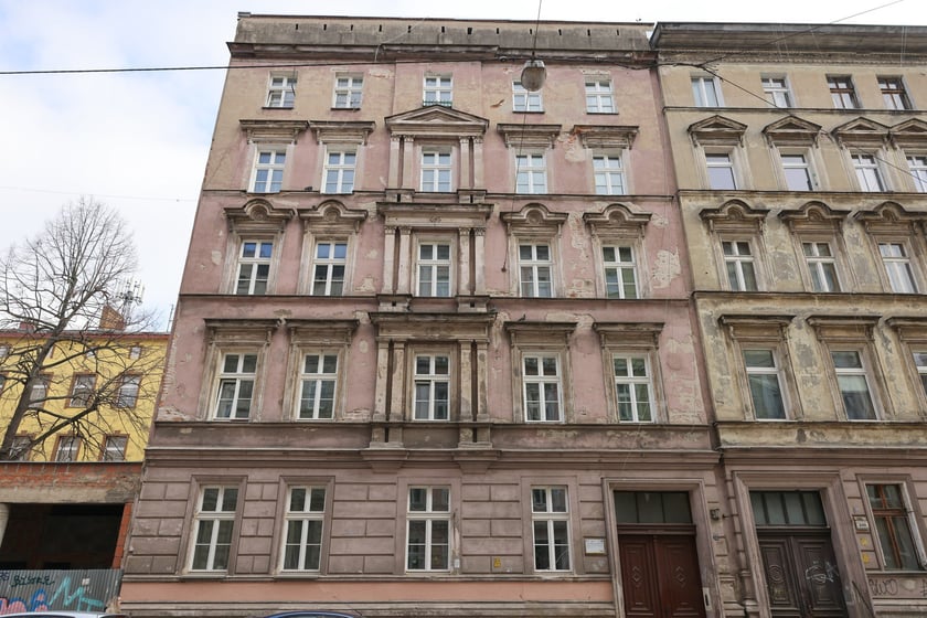 Kamienica na Prądzyńskiego w remoncie w marcu 2025