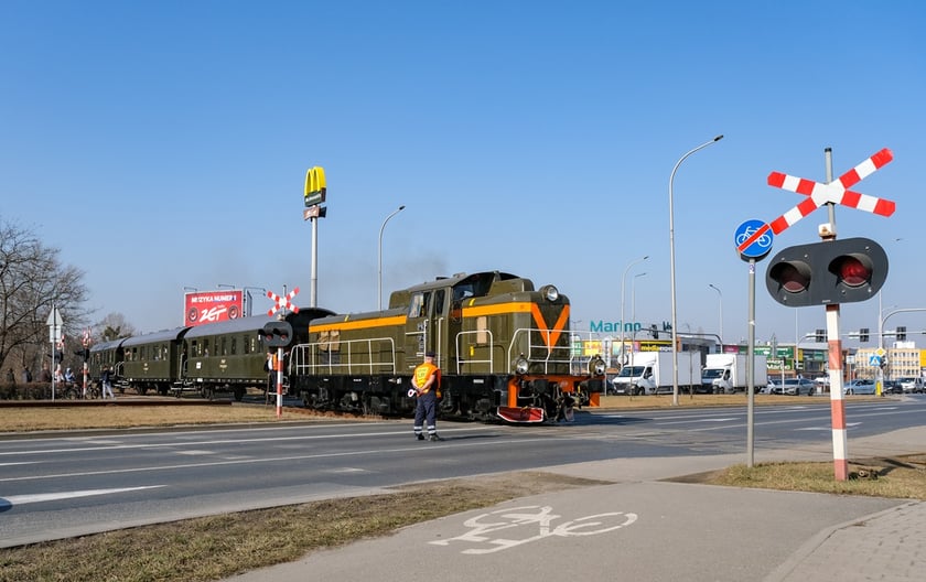 Przejazd pociągiem retro po wrocławskim węźle kolejowym