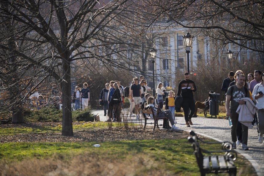 Spacerowicze we Wrocławiu