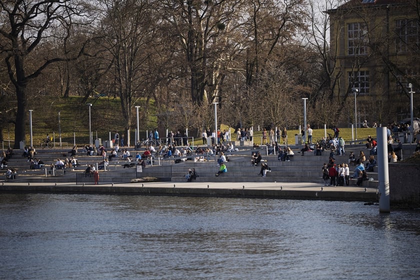 Spacerowicze we Wrocławiu