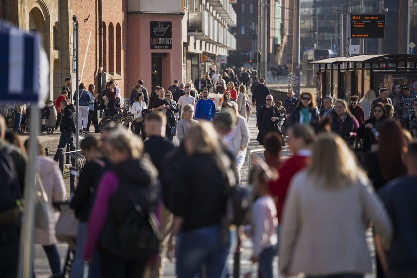 Spacerowicze we Wrocławiu