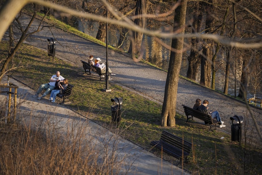 Spacerowicze we Wrocławiu