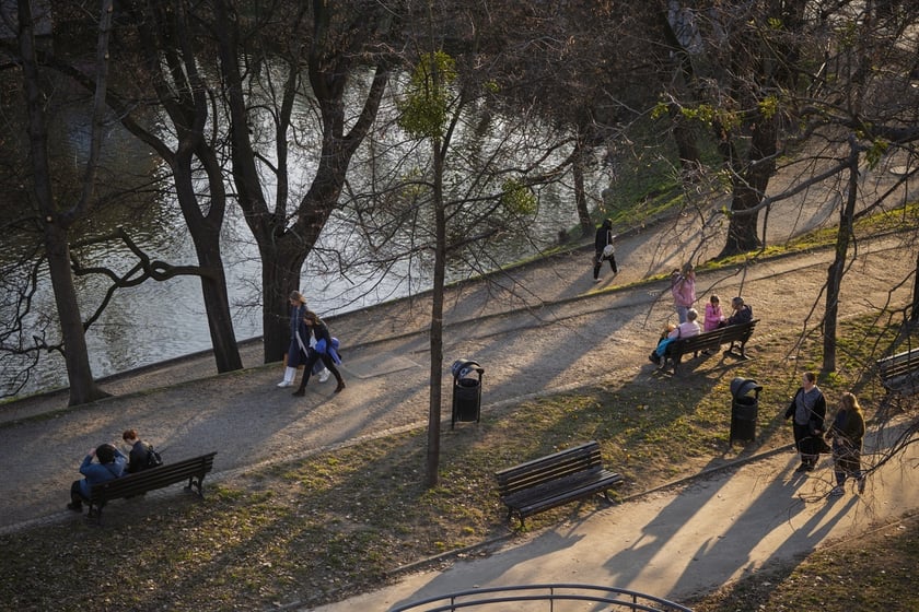 Spacerowicze we Wrocławiu