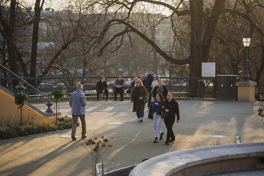 Spacerowicze we Wrocławiu