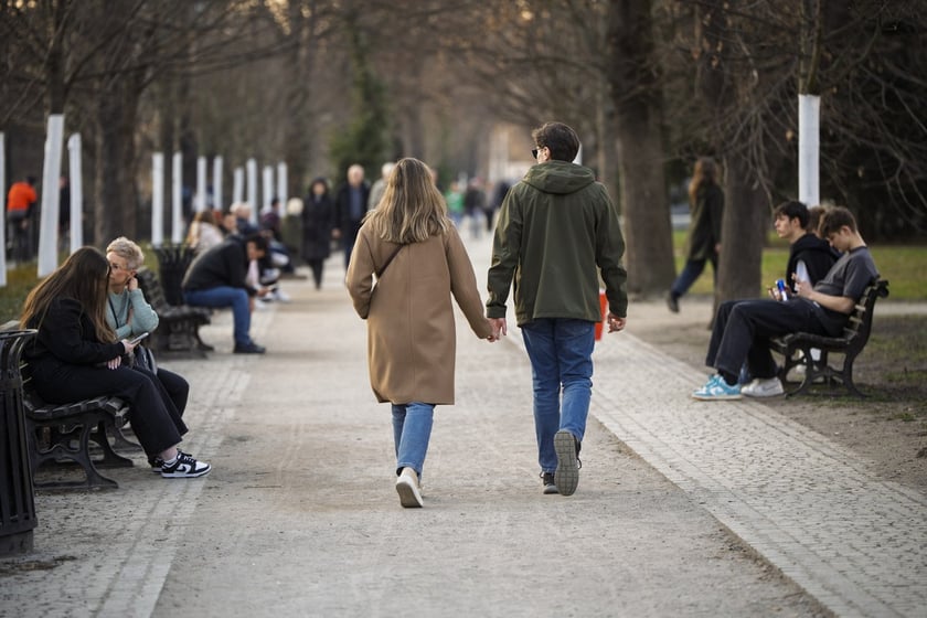 Spacerowicze we Wrocławiu