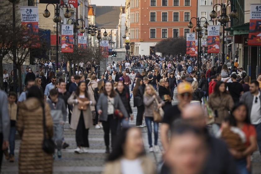 Spacerowicze we Wrocławiu
