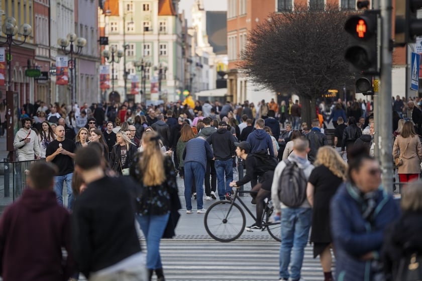 Spacerowicze we Wrocławiu