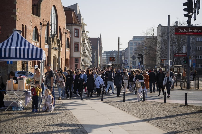 Spacerowicze we Wrocławiu