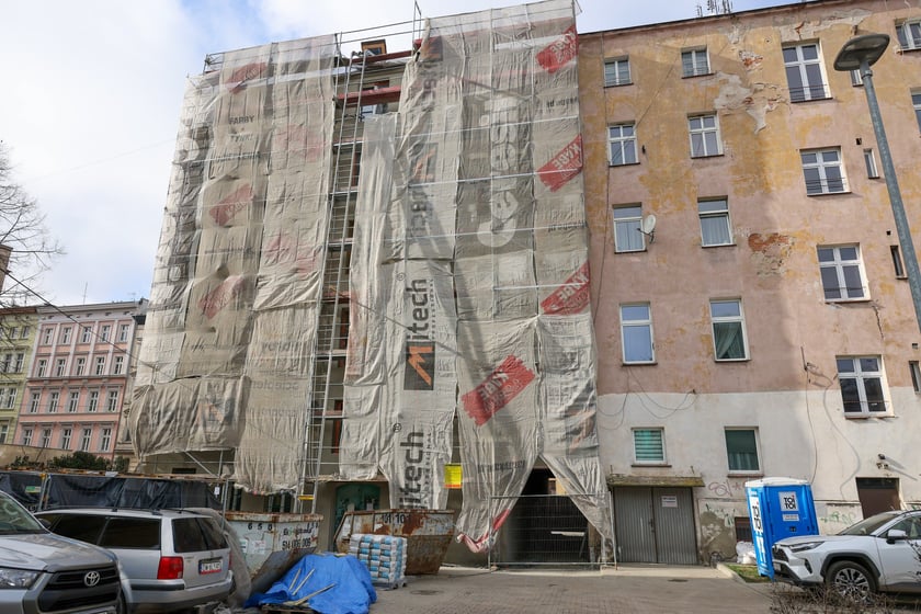 Remontowane kamienice na Prądzyńskiego (marzec 2025)