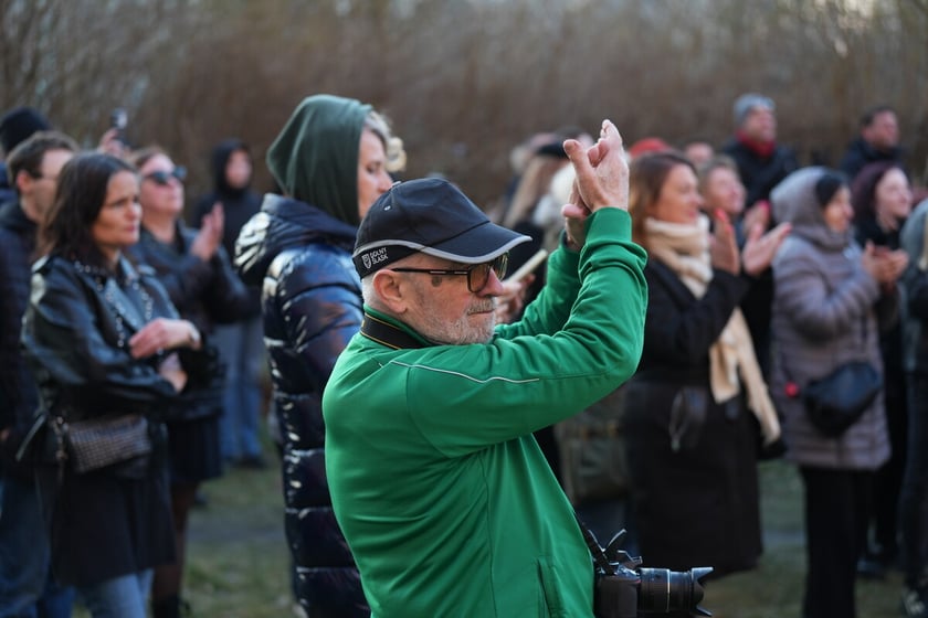 Koncert pod blokiem i odsłonięcie muralu na Orzechowej. Wrocław. 16.03.2025