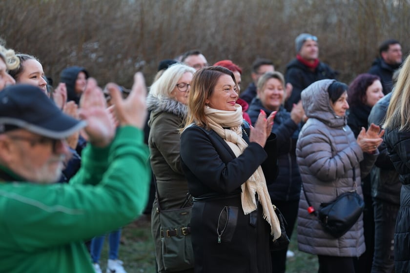 Koncert pod blokiem i odsłonięcie muralu na Orzechowej. Wrocław. 16.03.2025