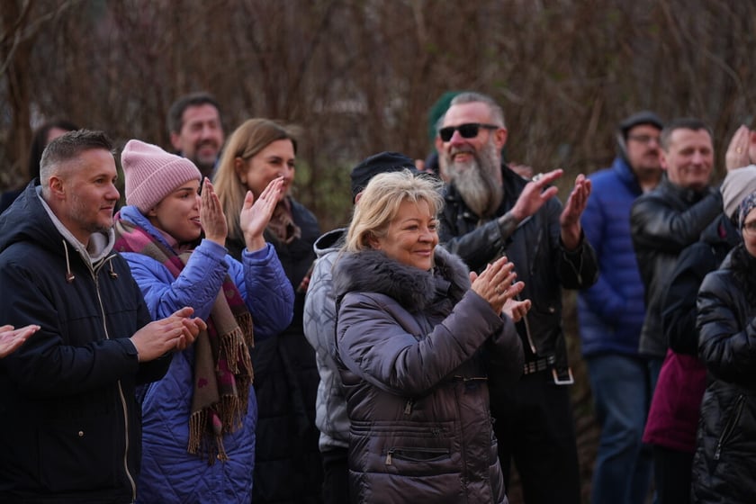 Koncert pod blokiem i odsłonięcie muralu na Orzechowej. Wrocław. 16.03.2025