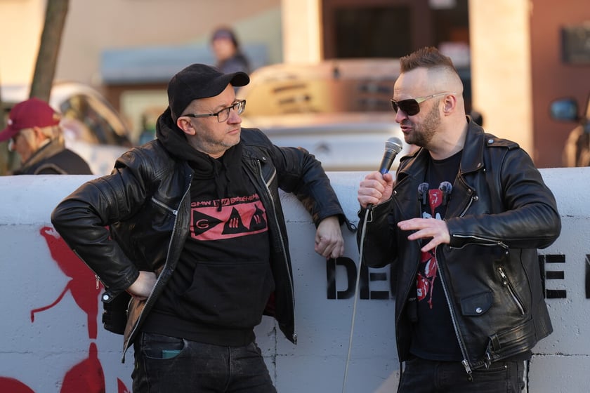 Koncert pod blokiem i odsłonięcie muralu na Orzechowej. Wrocław. 16.03.2025