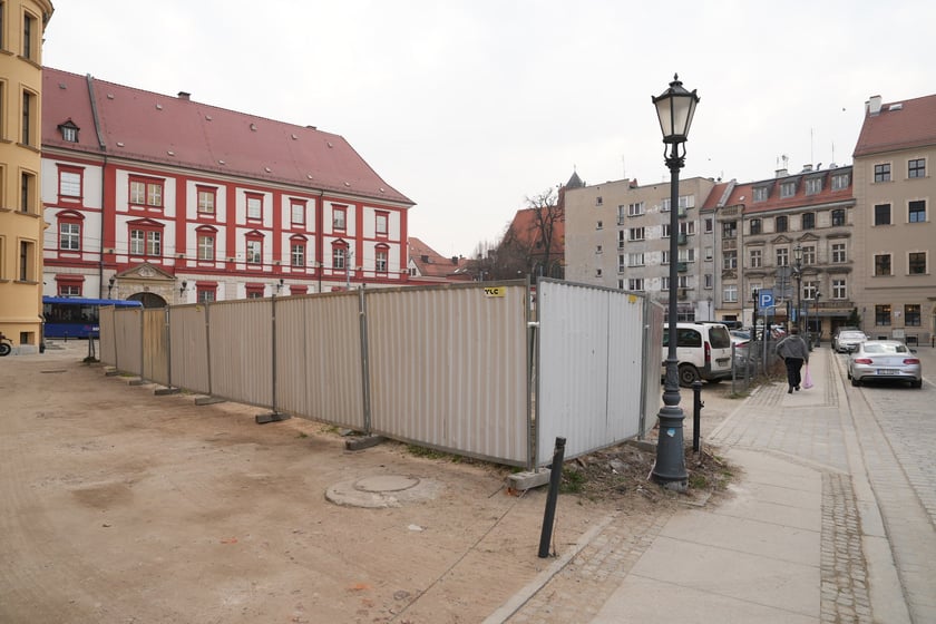 Wygrodzony plac na parkingu przy ul. Szewskiej