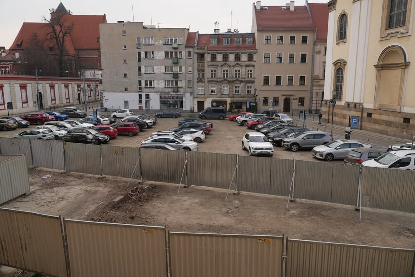 Wygrodzony plac na parkingu przy ul. Szewskiej