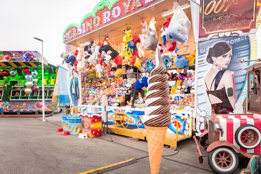 Wesołe miasteczko przy stadionie Tarczyński Arena - 23.03.2025 r.