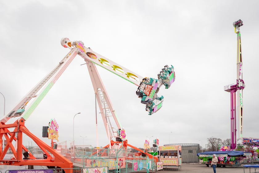 Wesołe miasteczko przy stadionie Tarczyński Arena - 23.03.2025 r.