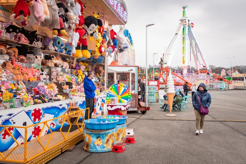 Wesołe miasteczko przy stadionie Tarczyński Arena - 23.03.2025 r.