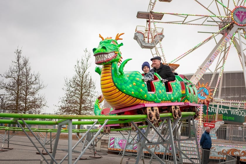 Wesołe miasteczko przy stadionie Tarczyński Arena - 23.03.2025 r.