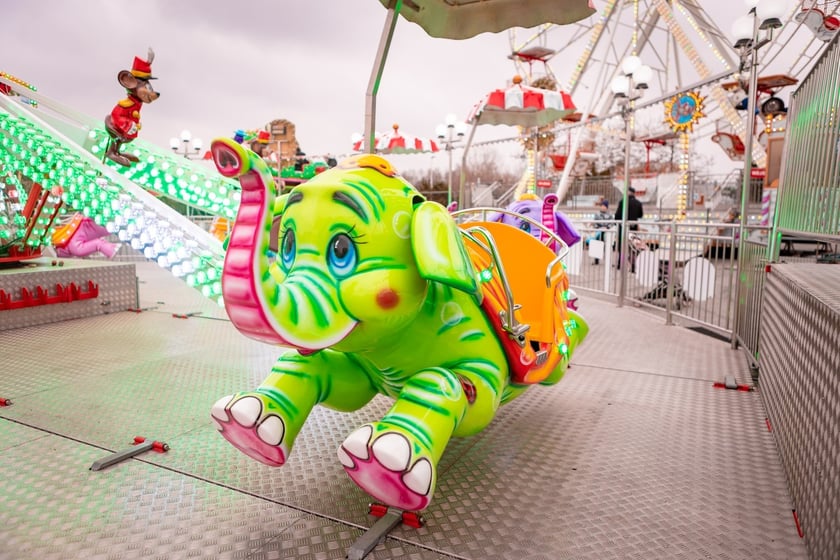 Wesołe miasteczko przy stadionie Tarczyński Arena - 23.03.2025 r.