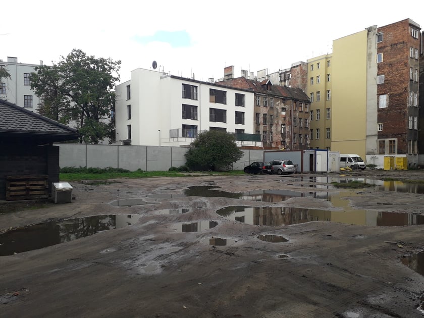 Podw&oacute;rko Wszystkich Mieszkańc&oacute;w przed remontem