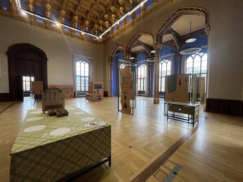 Na zdjęciach wystawa EkoEksperymentarium na Dworcu Wrocław Gł&oacute;wny