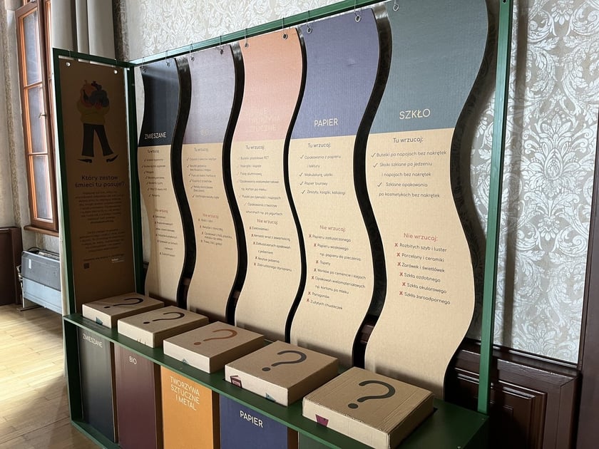 Na zdjęciach wystawa EkoEksperymentarium na Dworcu Wrocław Gł&oacute;wny