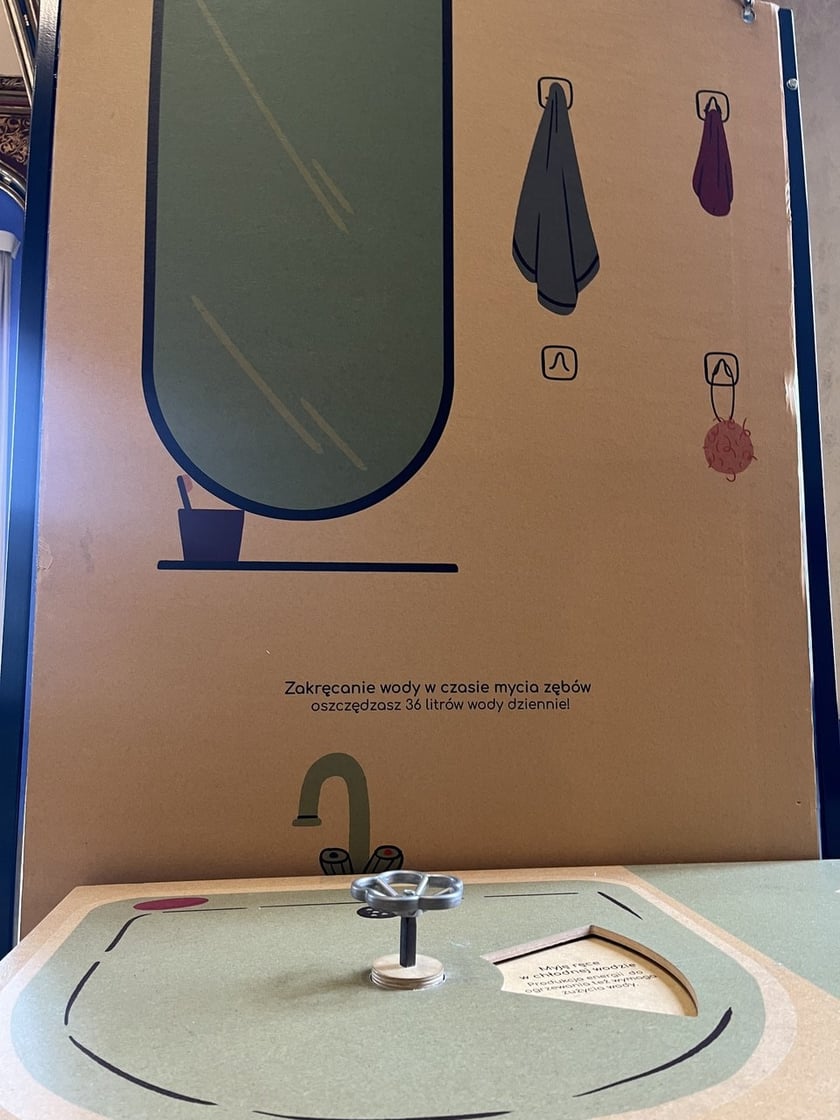 Na zdjęciach wystawa EkoEksperymentarium na Dworcu Wrocław Gł&oacute;wny