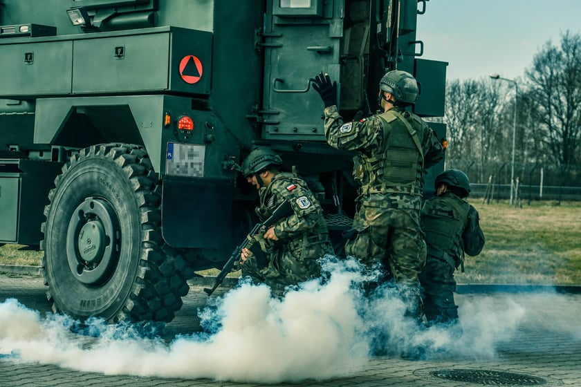 Szkolenie zorganizowane przez żołnierzy 10 Wrocławskiej Brygady Łączności dla wałbrzyskich licealistów