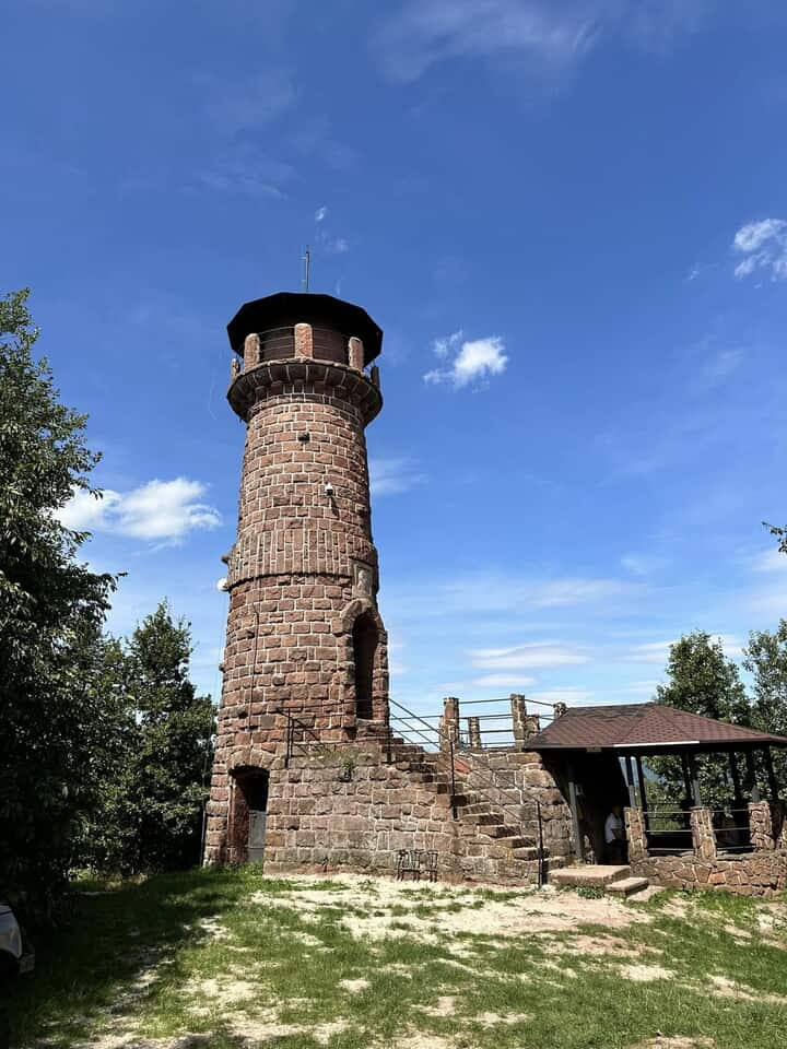 Odwiedź cztery niezwykłe wieże widokowe Wzgórz Włodzickich