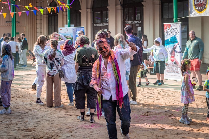 Świetna zabawa w sobotę 29 marca na Świebodzkim - Wroclaw Holi Celebration 2025, czyli Festiwalu Kolorów