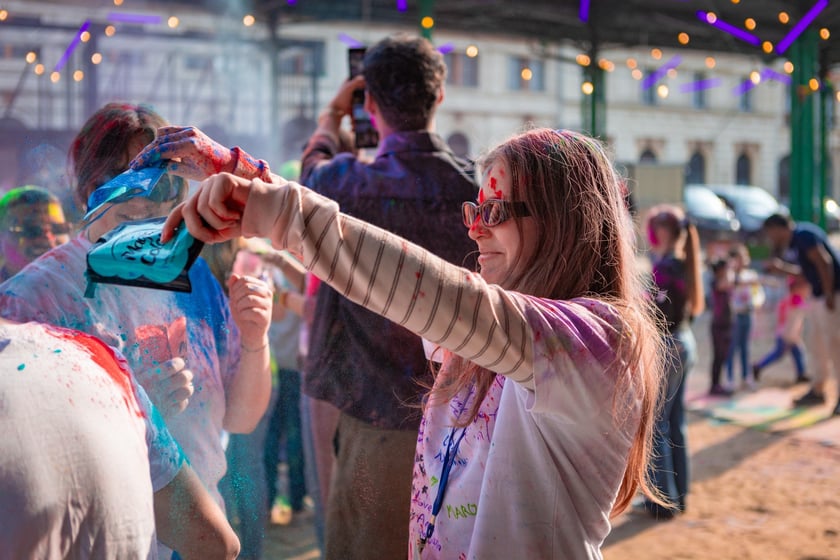Świetna zabawa w sobotę 29 marca na Świebodzkim - Wroclaw Holi Celebration 2025, czyli Festiwalu Kolorów