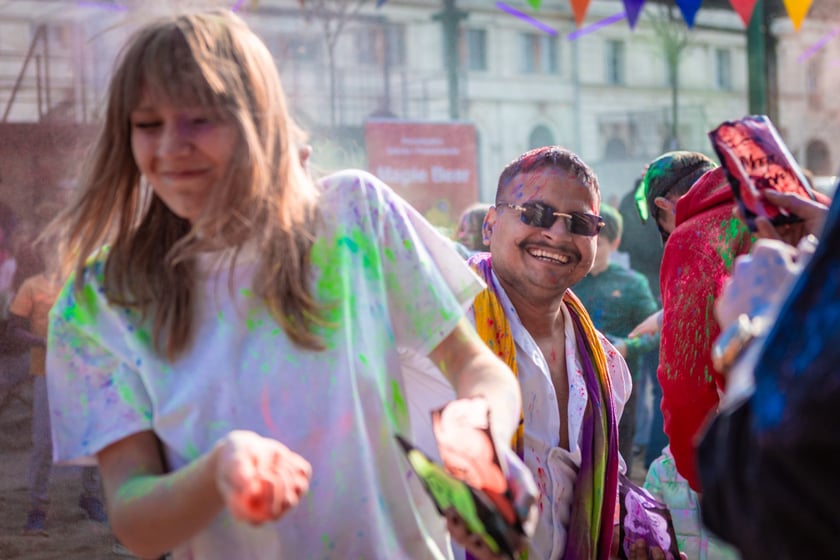 Świetna zabawa w sobotę 29 marca na Świebodzkim - Wroclaw Holi Celebration 2025, czyli Festiwalu Kolorów