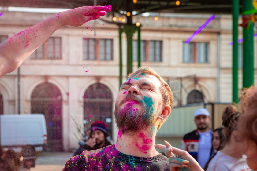 Świetna zabawa w sobotę 29 marca na Świebodzkim - Wroclaw Holi Celebration 2025, czyli Festiwalu Kolorów