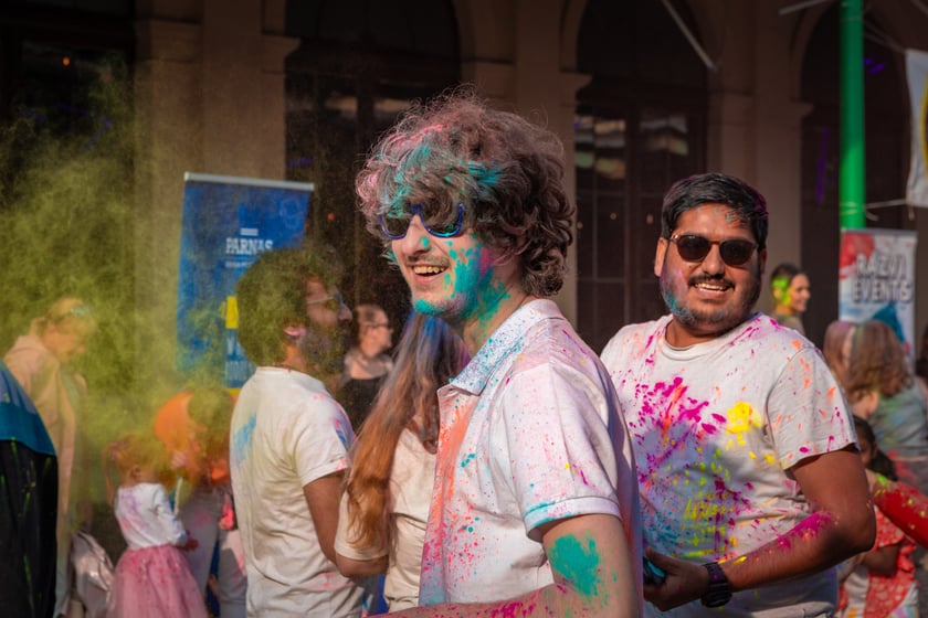 Świetna zabawa w sobotę 29 marca na Świebodzkim - Wroclaw Holi Celebration 2025, czyli Festiwalu Kolorów