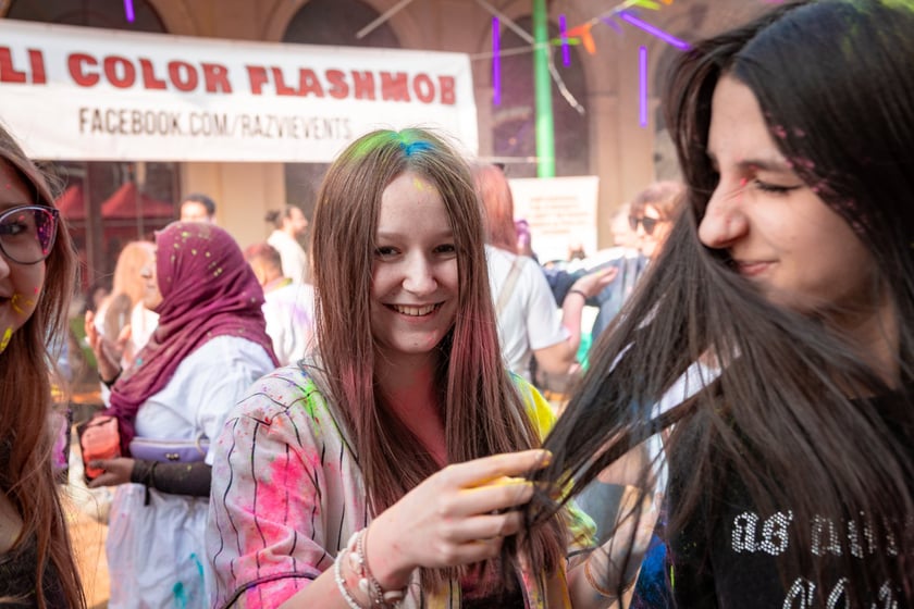 Świetna zabawa w sobotę 29 marca na Świebodzkim - Wroclaw Holi Celebration 2025, czyli Festiwalu Kolorów