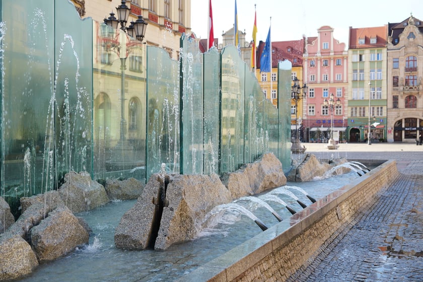 Zdrój na rynku pod ratuszem